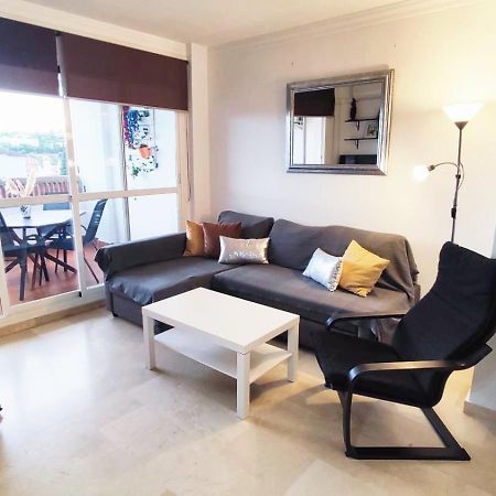 2Bdr Sunny Apartment With Pool And Private Parking In Benalmadena Luaran gambar