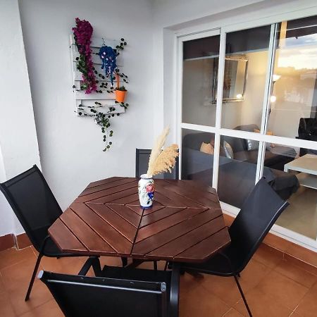 2Bdr Sunny Apartment With Pool And Private Parking In Benalmadena Luaran gambar