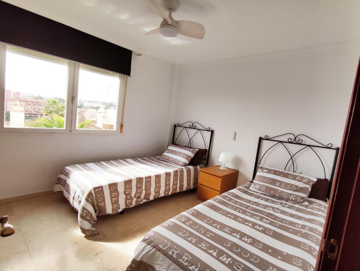 2Bdr Sunny Apartment With Pool And Private Parking In Benalmadena Luaran gambar