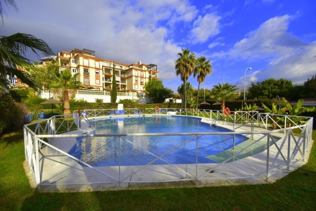 2Bdr Sunny Apartment With Pool And Private Parking In Benalmadena Luaran gambar