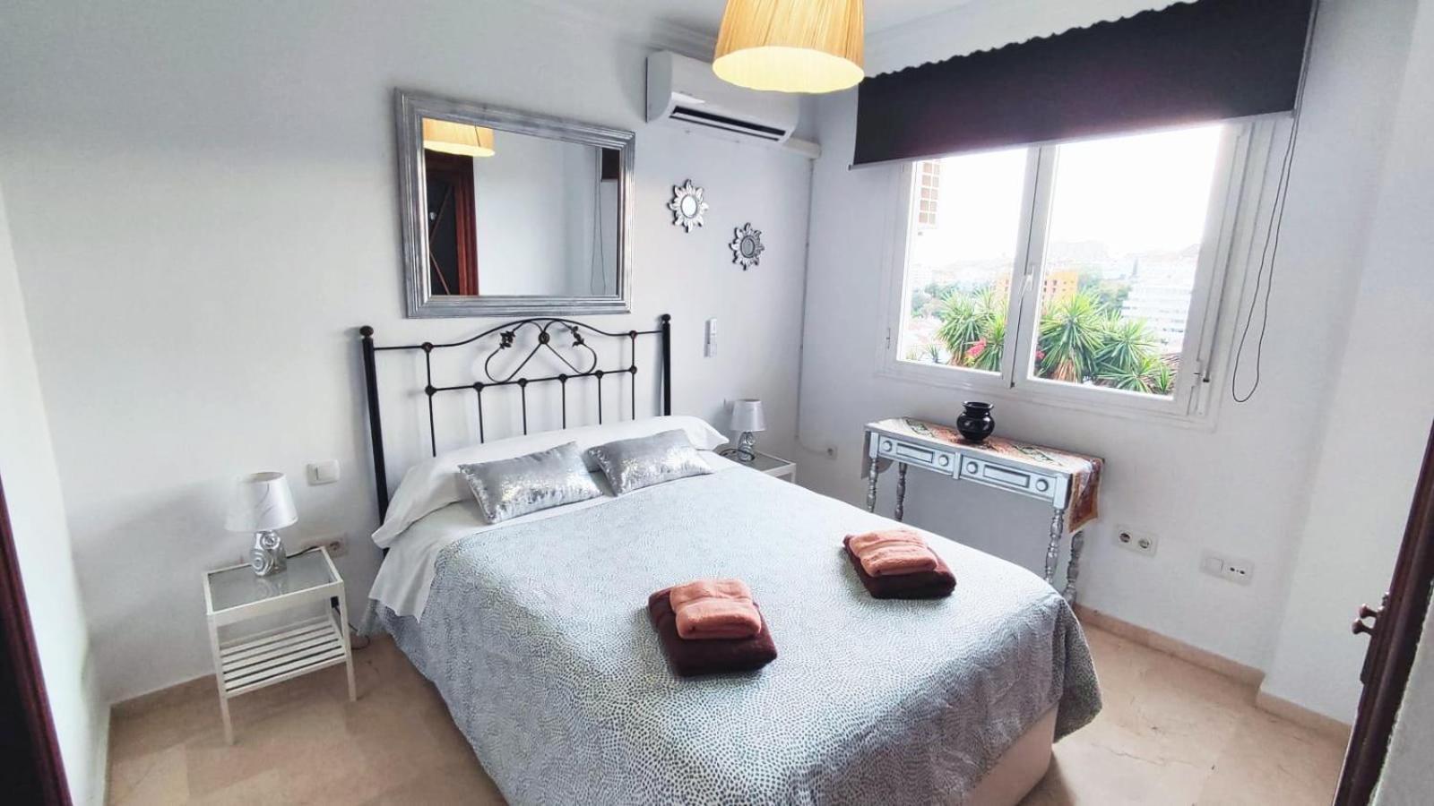 2Bdr Sunny Apartment With Pool And Private Parking In Benalmadena Luaran gambar
