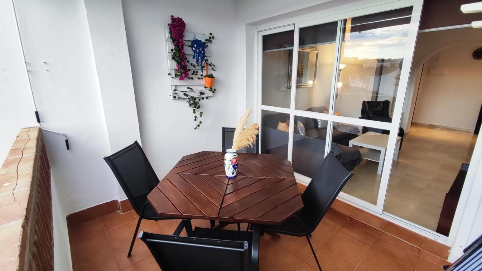 2Bdr Sunny Apartment With Pool And Private Parking In Benalmadena Luaran gambar